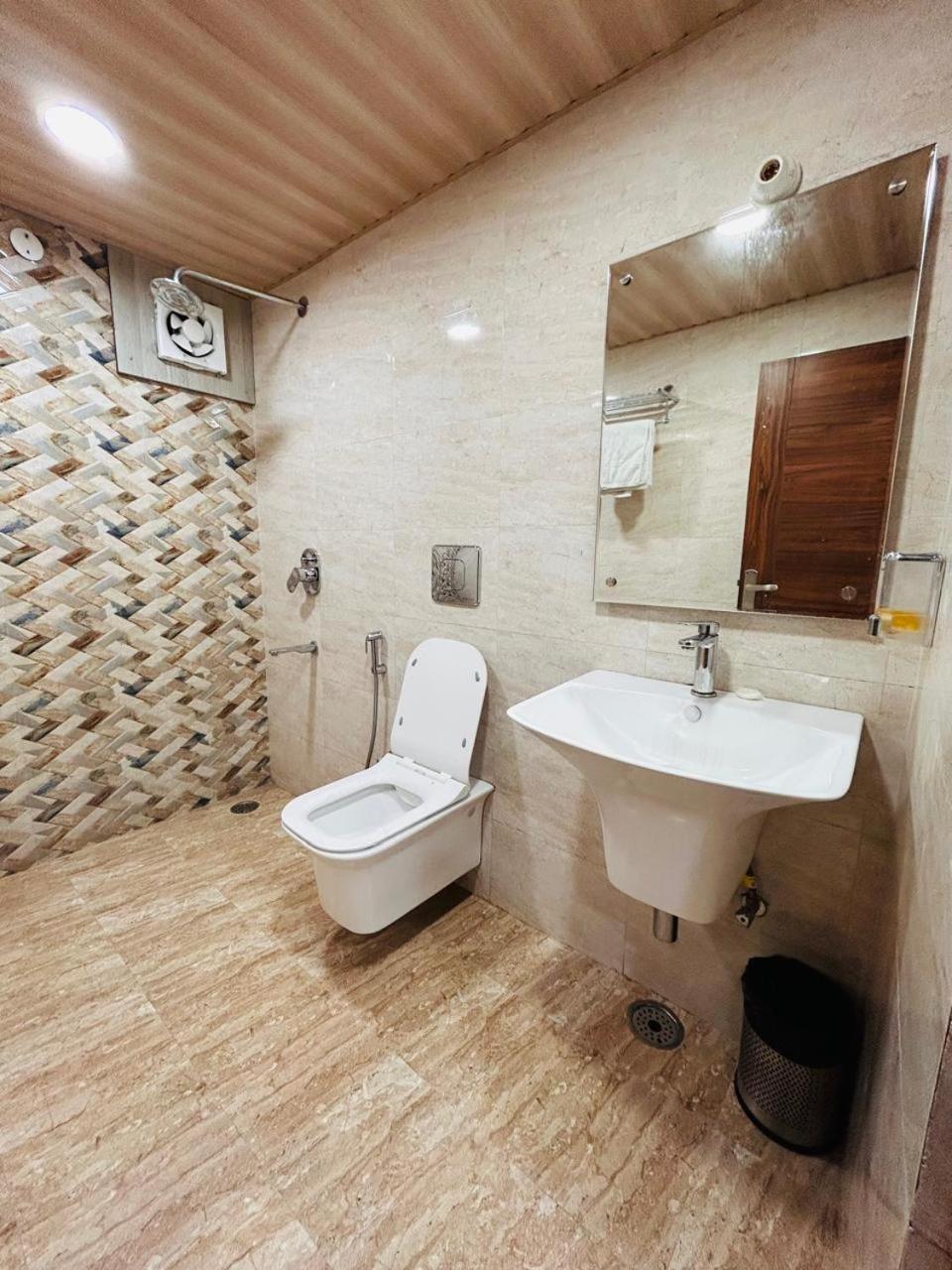 Yog Maya Regency B&B Shimla Buitenkant foto