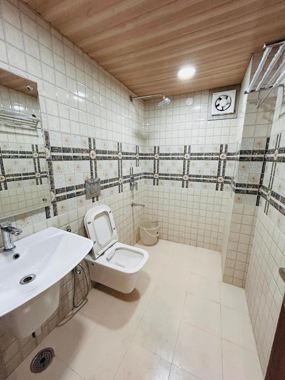 Yog Maya Regency B&B Shimla Buitenkant foto