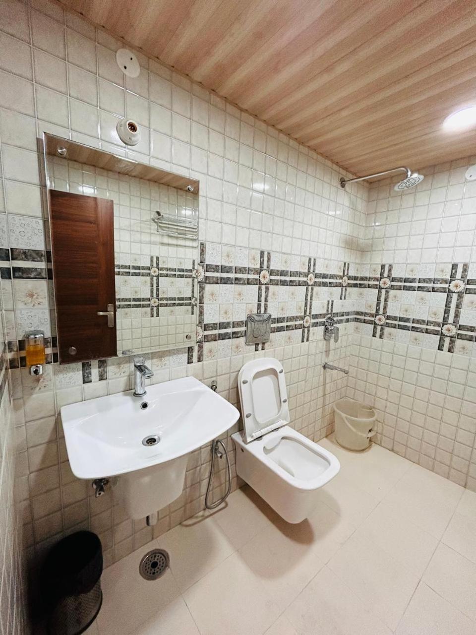 Yog Maya Regency B&B Shimla Buitenkant foto